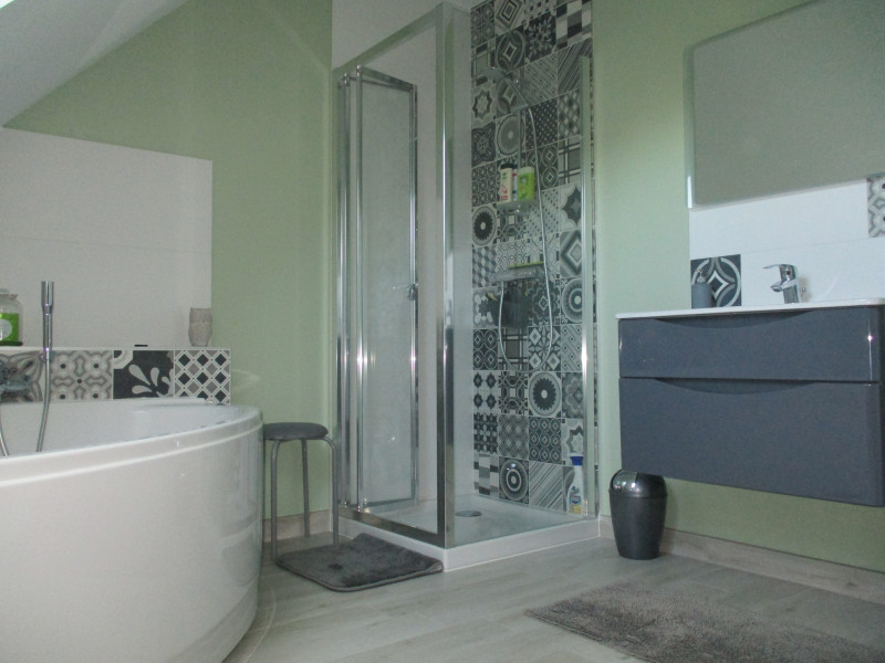 shower/bath	 shower/bath