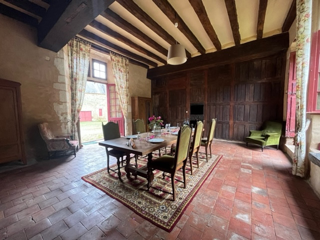 Salon- 40 min from circuit Salon- 40 min from circuit