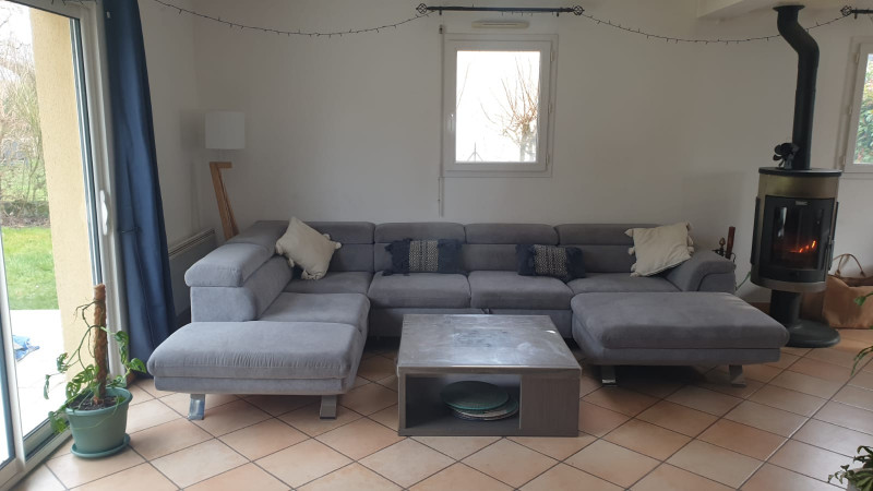 Living room - 20 minutes from the circuit