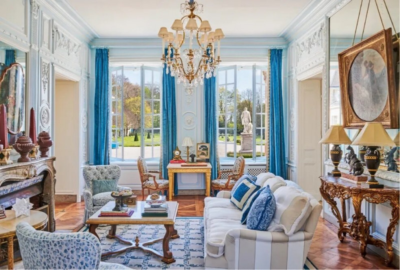 blue living room Château de la Chevallerie blue living room Château de la Chevallerie