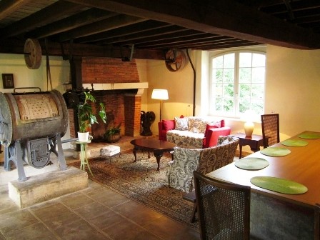 living room living_room_le_mans_24h_race_cottage_castle