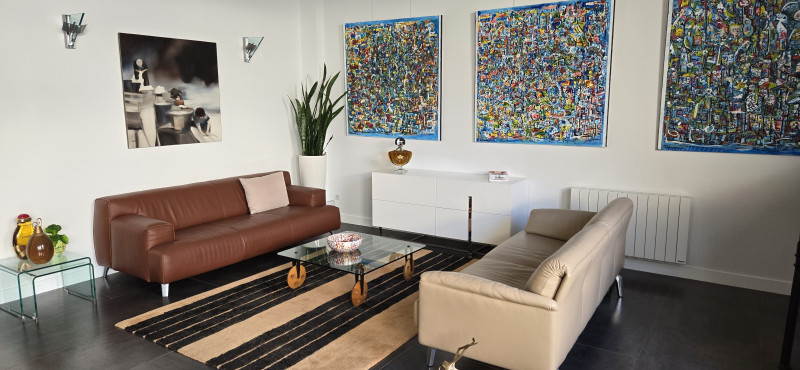 Living room - house 10 minutes walk from Le Mans train station	