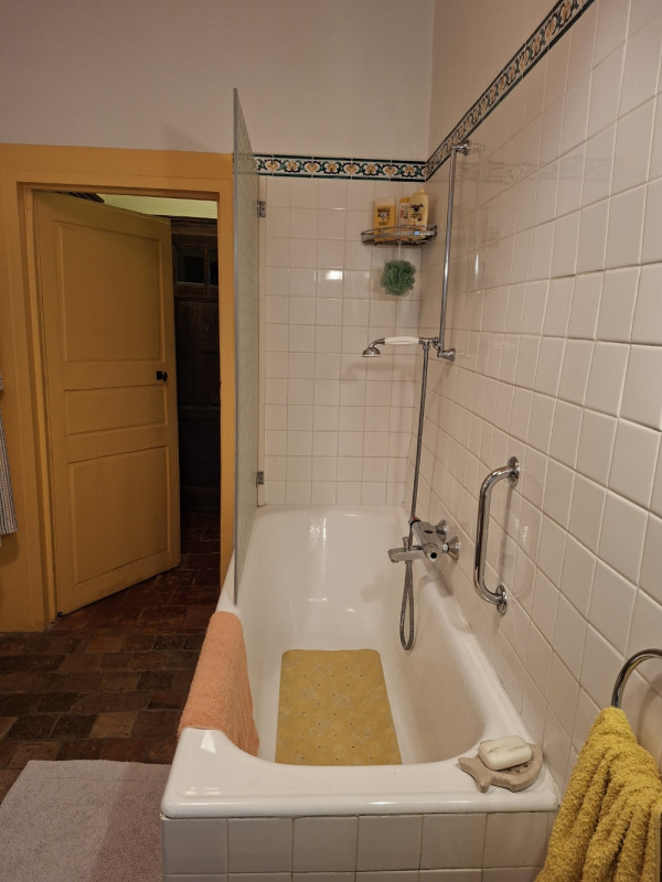 sdb-de-la-chambre-1-vue-en-sortant-18699
