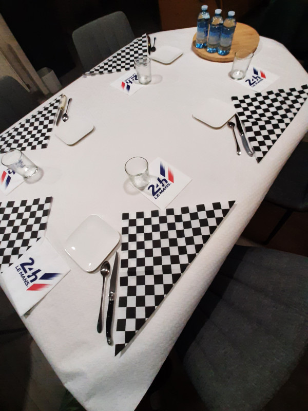 Suite familiale pour jusqu'à 4 personnes à 10 minutes du Circuit des 24 Heures du Mans Suite familiale pour jusqu'à 4 personnes à 10 minutes du Circuit des 24 Heures du Mans