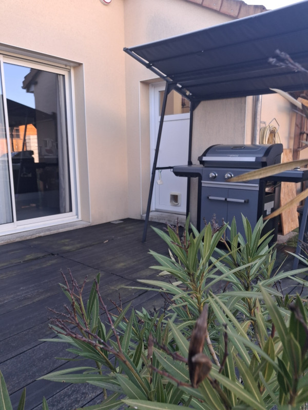 Terrasse/barbecue -- 3 chambres d'hôtes à 20 minutes du circuit des 24H Terrasse/barbecue -- 3 chambres d'hôtes à 20 minutes du circuit des 24H