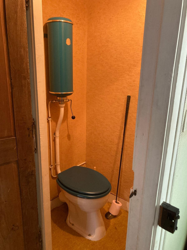 Toilettes chambre 2- 30 mn du circuit des 24H Toilettes chambre 2- 30 mn du circuit des 24H